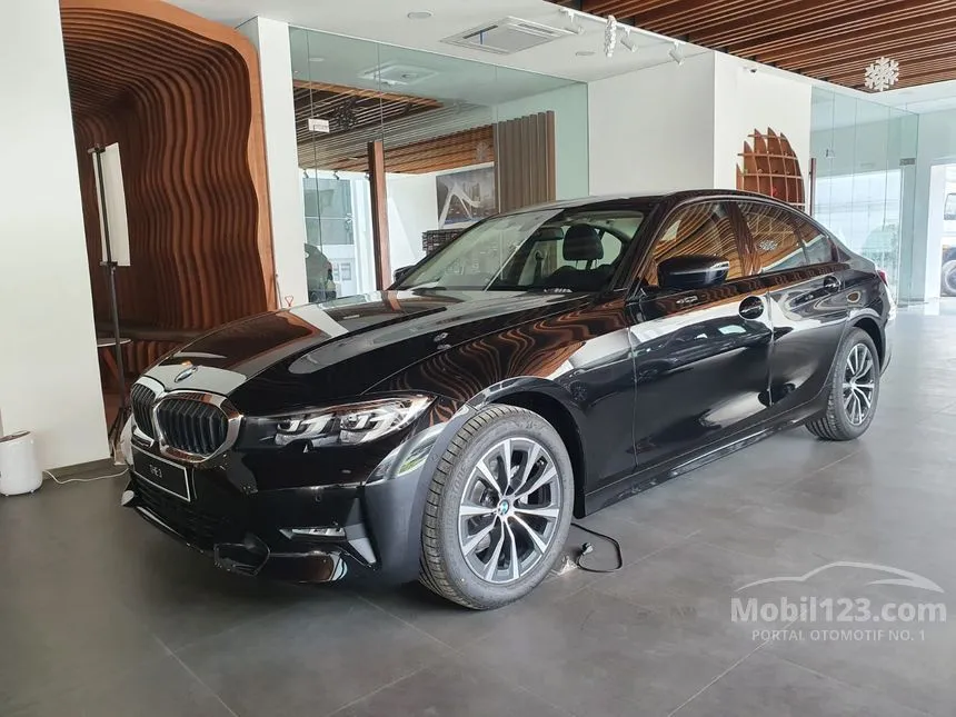 2022 BMW 320i Dynamic Sedan