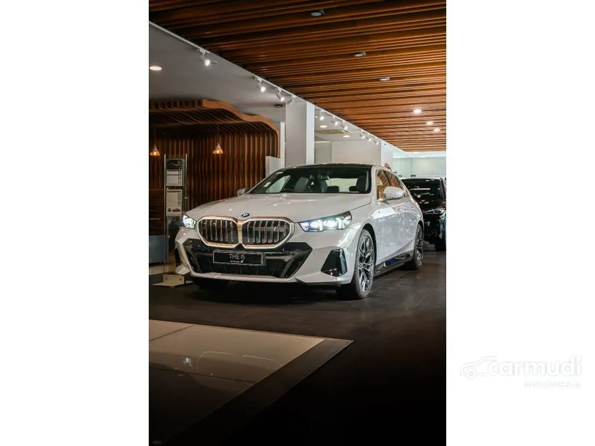 Jual Mobil BMW i5 2024 eDrive40 M Sport di DKI Jakarta Automatic Sedan Abu