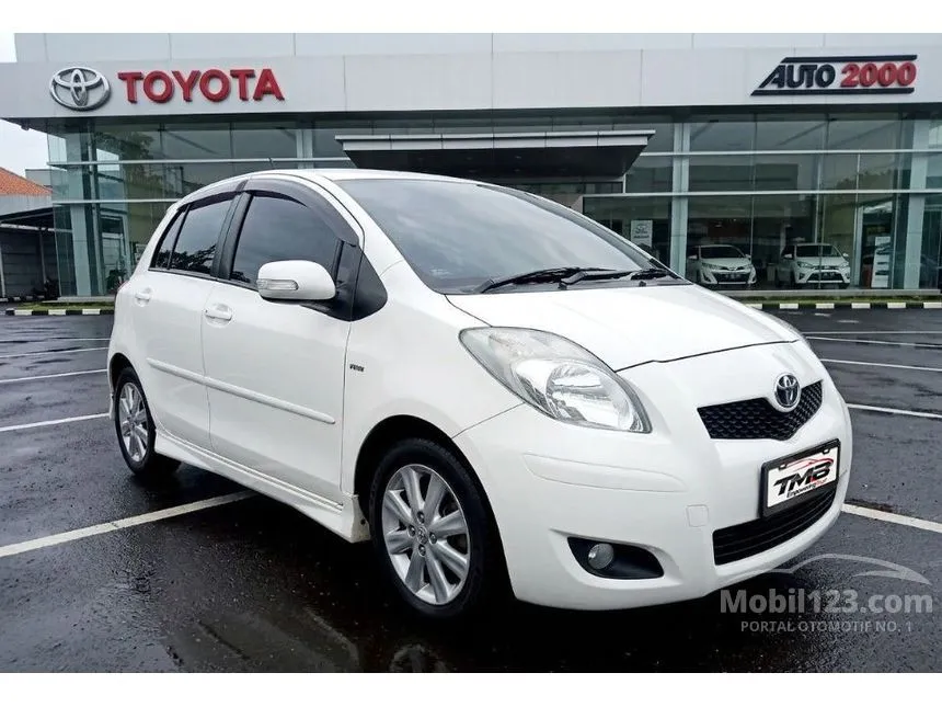 2011 Toyota Yaris S Hatchback