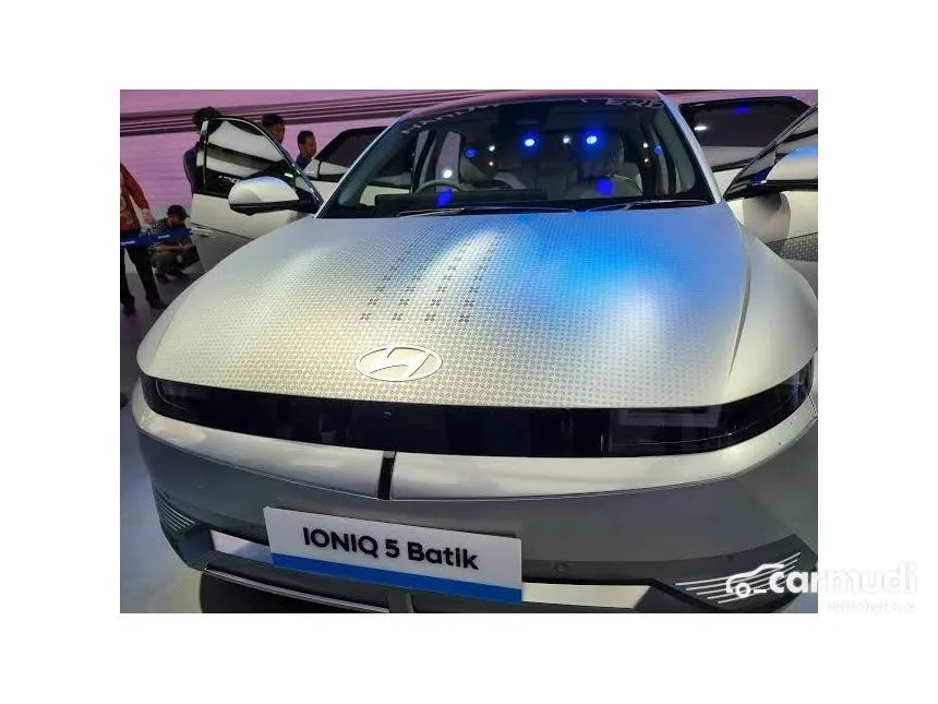 Jual Mobil Hyundai IONIQ 5 2024 Batik Edition di DKI Jakarta Automatic SUV Silver Rp 695.000.000
