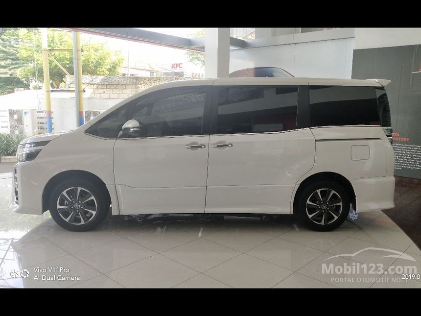 Jual Mobil Toyota Voxy 2019  R80 2 0 di Banten Automatic 