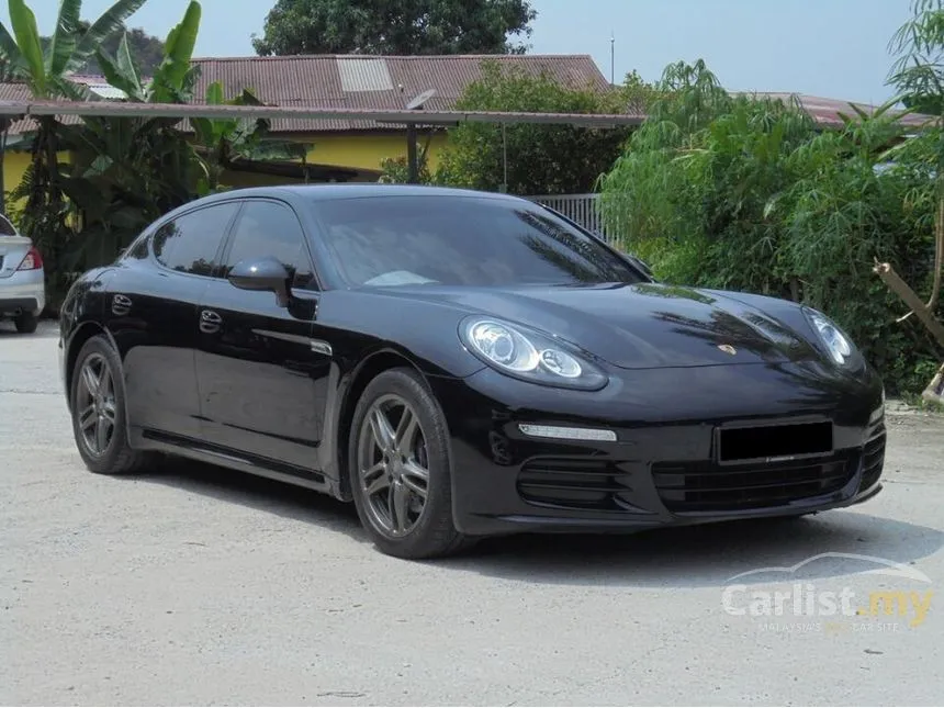 2014 Porsche Panamera 4 Hatchback