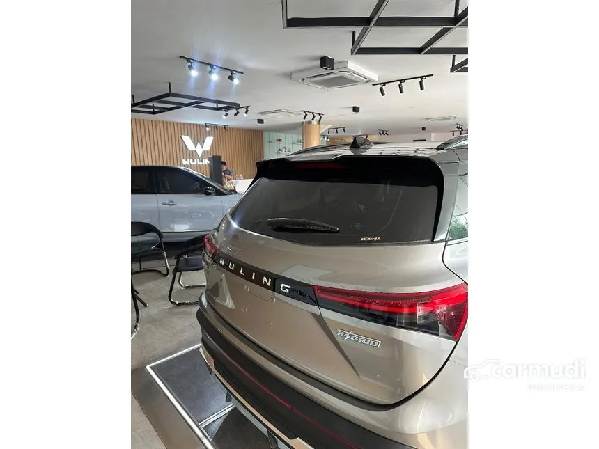 2024 Wuling Almaz RS Hybrid Wagon