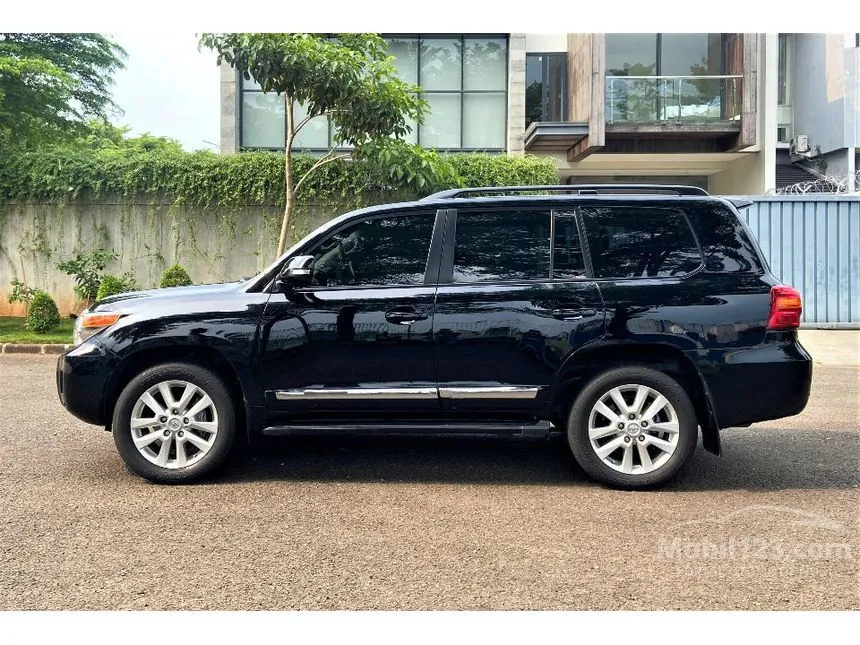 Jual Mobil Toyota Land Cruiser 2013 Full Spec E VX 4.5 di DKI Jakarta Automatic SUV Hitam Rp 1.130.000.000