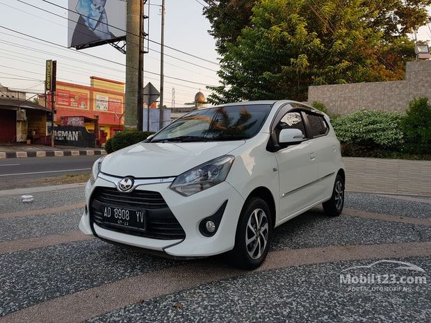 Toyota Agya Mobil bekas dijual di Yogyakarta Indonesia 