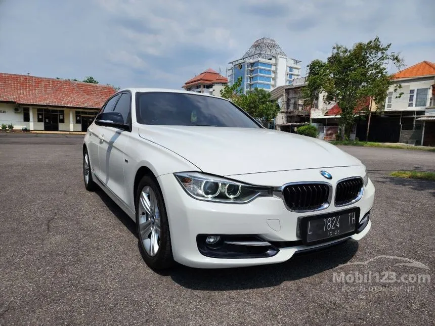 Jual Mobil BMW 320i 2013 Sport 2.0 di Jawa Timur Automatic Sedan Putih Rp 315.000.000