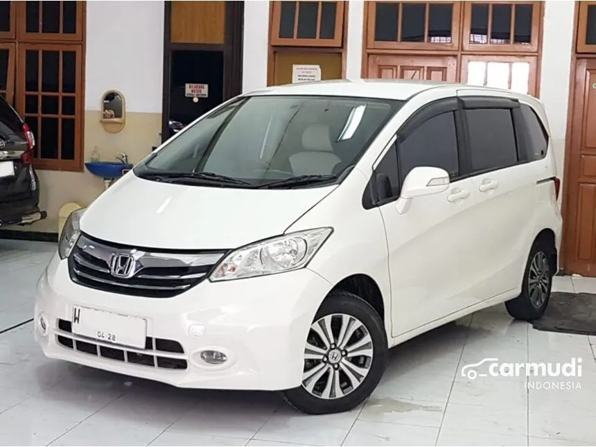 Jual Mobil Honda Freed 2013 E 1.5 di Jawa Timur Automatic MPV Putih Rp 185.000.000