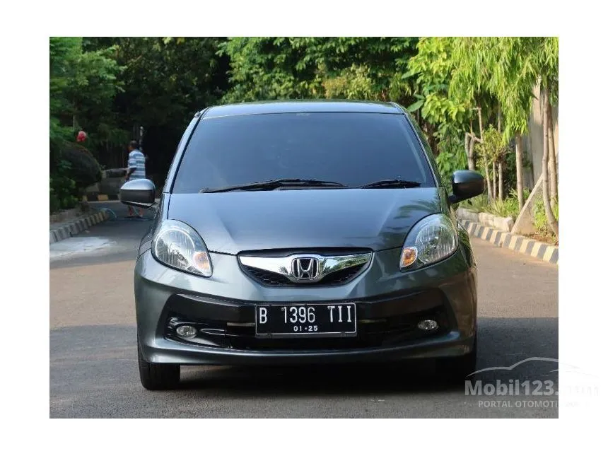 Jual Mobil Honda Brio 2014 E 1.2 di Banten Automatic Hatchback Abu