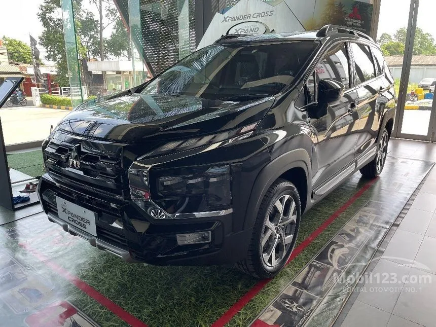 Jual Mobil Mitsubishi Xpander 2023 CROSS Premium Package 1.5 di Banten Automatic Wagon Hitam Rp 305.600.000