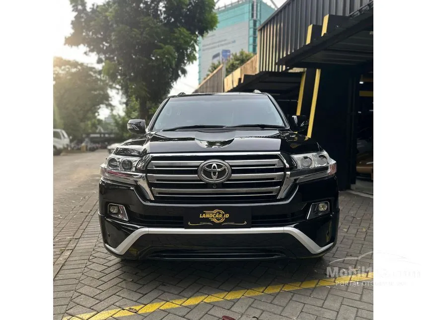2014 Toyota Land Cruiser 200 Standard spec SUV