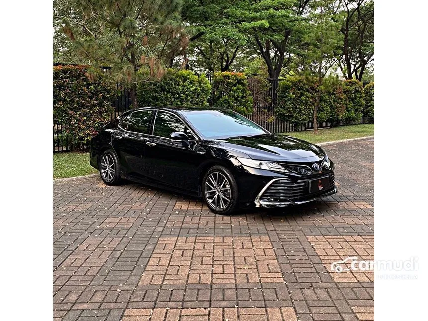 2021 Toyota Camry Hybrid Sedan