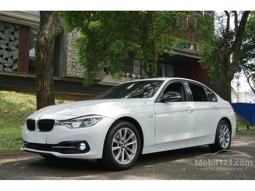 Jual Mobil BMW 320i 2016 Sport 2.0 di DKI Jakarta Automatic Sedan Putih Rp 305.000.000