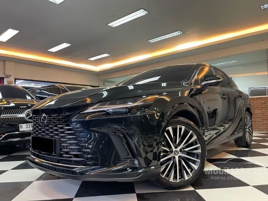 Jual Mobil Lexus RX 350 2023 Luxury 2.4 di DKI Jakarta Automatic SUV Hitam Rp 1.425.000.000