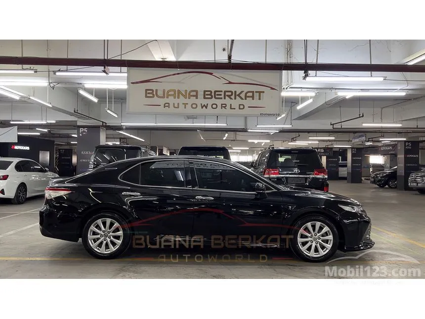 2019 Toyota Camry V Sedan
