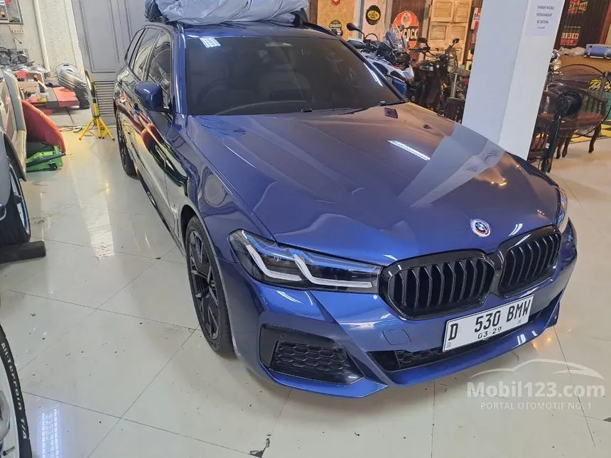 Jual Mobil BMW 530i 2023 M Sport 2.0 di Jawa Barat Automatic Wagon Biru Rp 1.650.000.000
