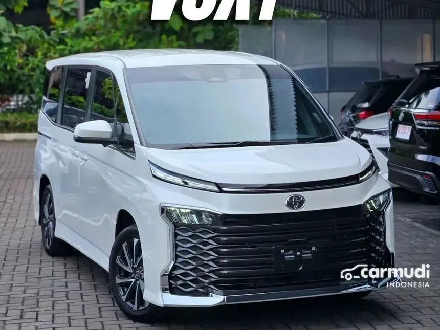 Jual Mobil Toyota Voxy 2024 2.0 di Jawa Timur Automatic Van Wagon Putih Rp 590.000.000