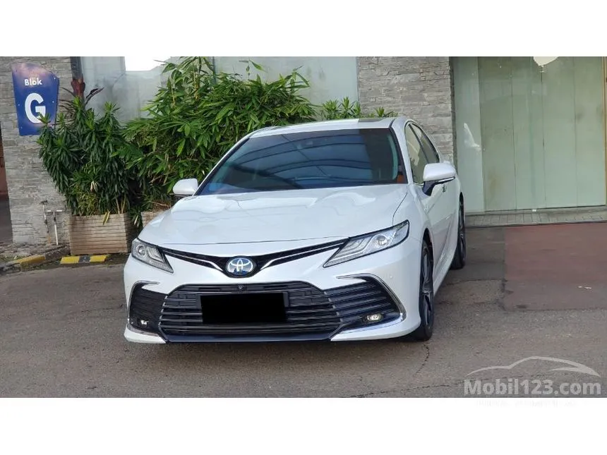 2023 Toyota Camry Hybrid Sedan
