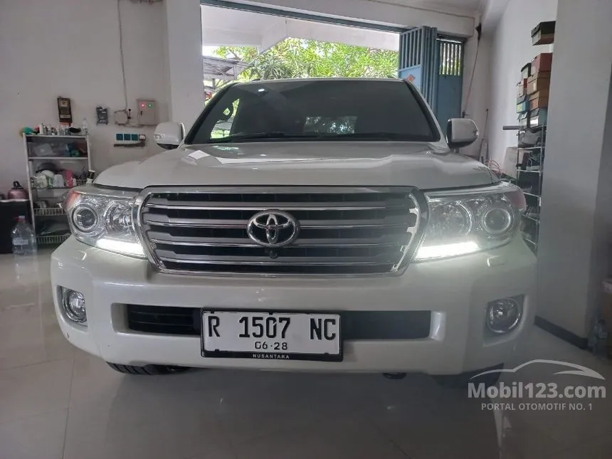 Jual Mobil Toyota Land Cruiser 2014 Standard Spec E 4.5 di Jawa Tengah Automatic SUV Putih Rp 1.200.000.000