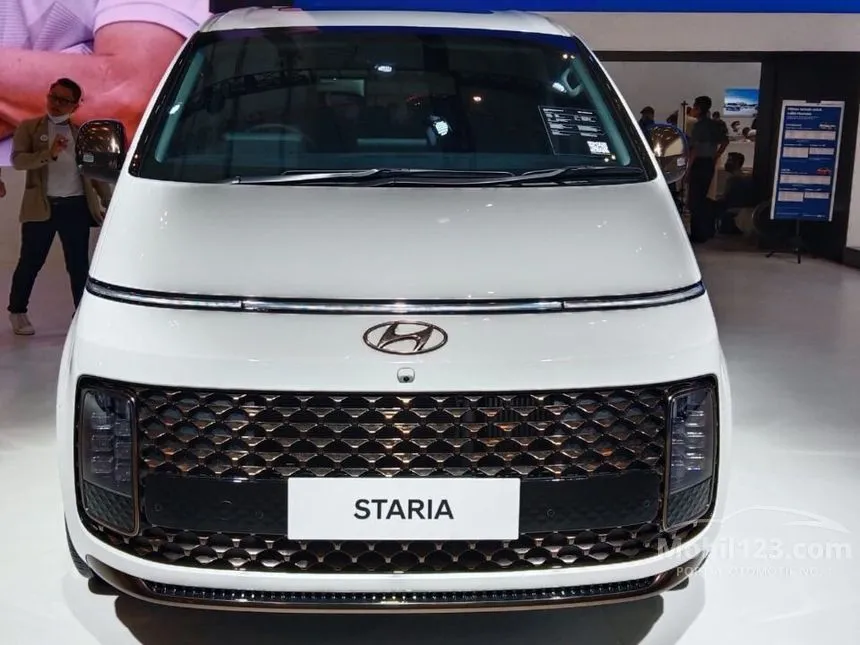 Jual Mobil Hyundai Staria 2024 Signature 9 2.2 di Jawa Barat Automatic Wagon Putih Rp 850.000.000