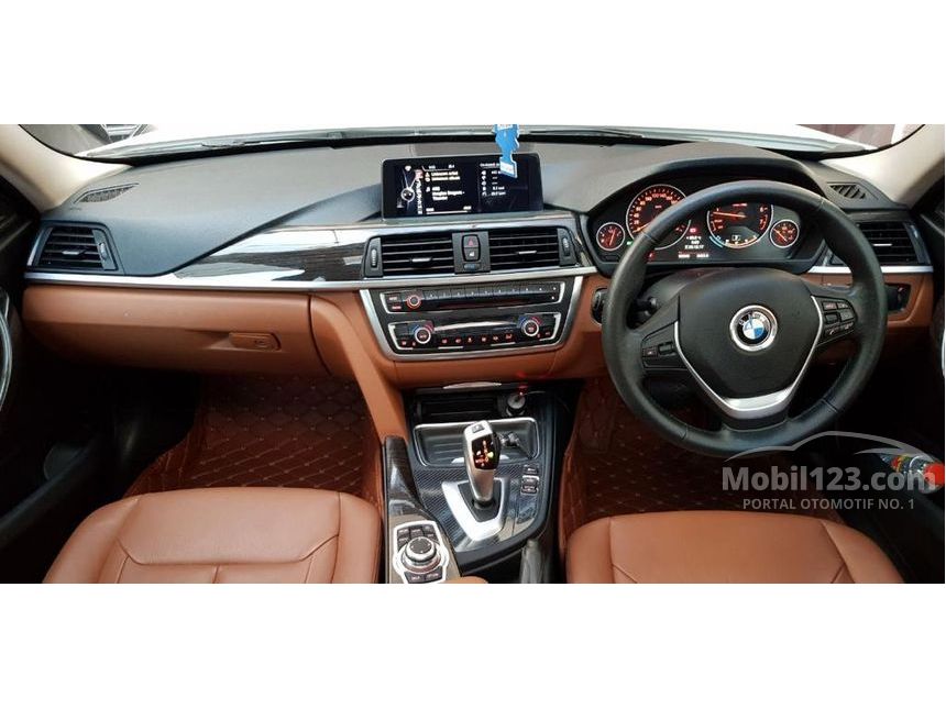 2013 BMW 328i Luxury Sedan