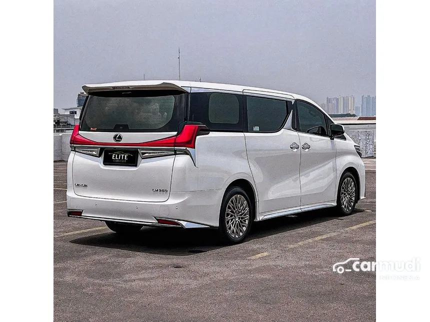 2021 Lexus LM350 Van Wagon