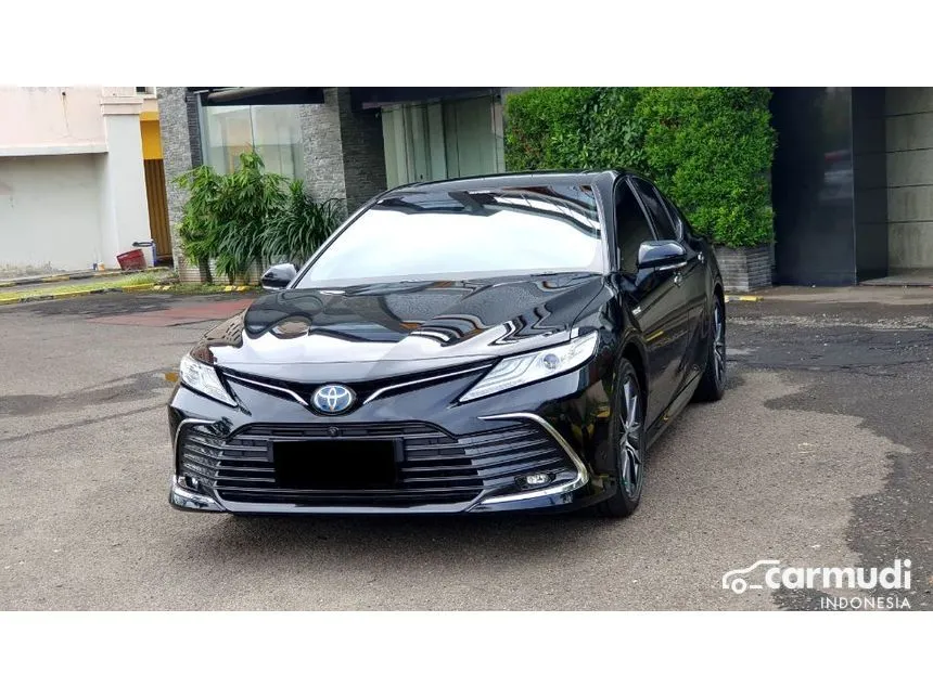 2022 Toyota Camry Hybrid Sedan