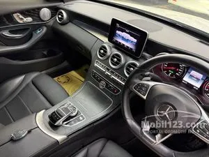 2018 Mercedes-Benz C300 2.0 AMG Line Sedan