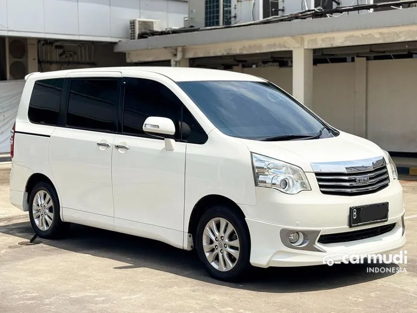 2015 Toyota NAV1 V Limited MPV