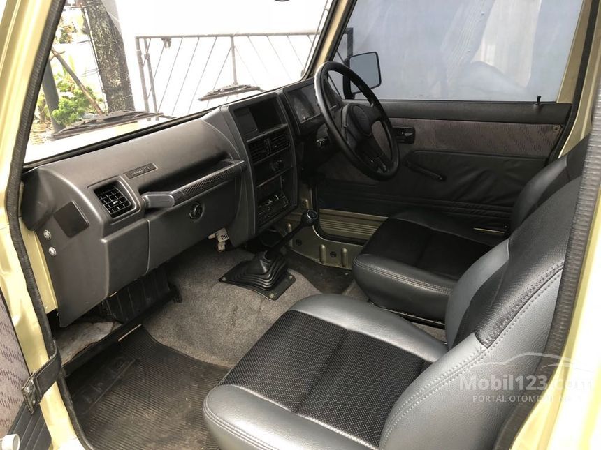 Jual Mobil Suzuki Katana 2000 GX 1.0 di Jawa Timur Manual 