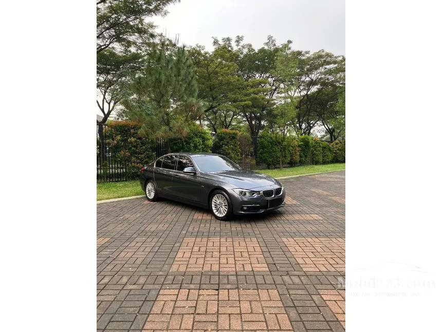 Jual Mobil BMW 320i 2018 Luxury 2.0 di DKI Jakarta Automatic Sedan Abu