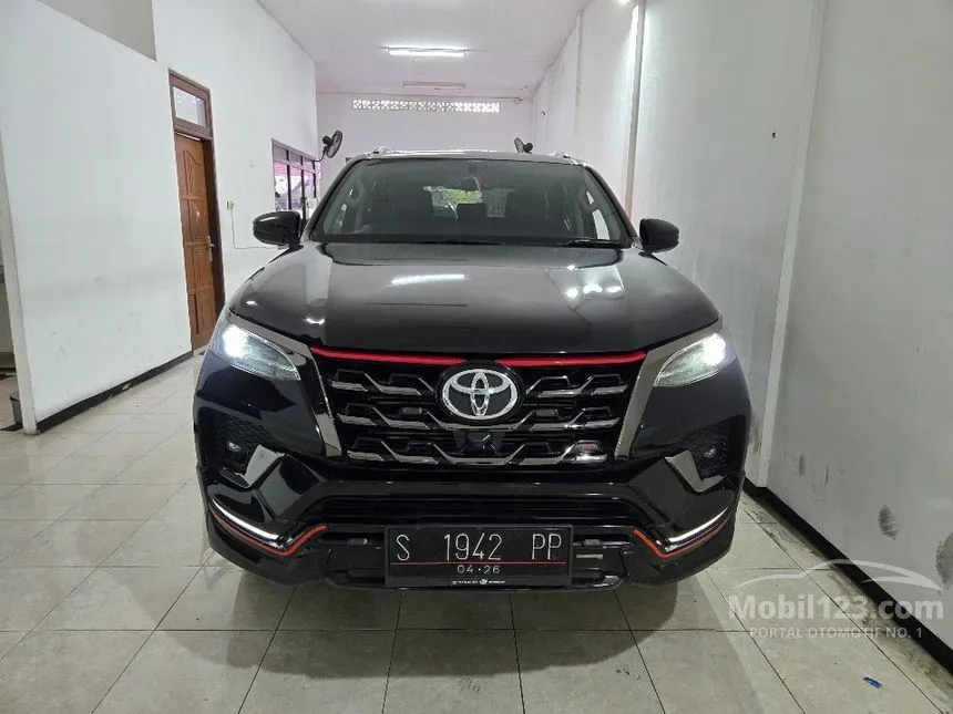 Jual Mobil Toyota Fortuner 2021 VRZ TRD 4X2 2.4 di Jawa Timur Automatic SUV Hitam Rp 465.000.000