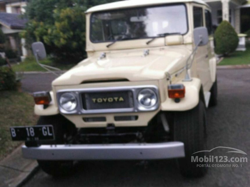 jual mobil toyota land cruiser 1980 4 2 manual 4 2 di jawa barat manual jeep putih rp 375 000 000 4242087 mobil123 com 1980 toyota land cruiser 4 2 4 2 manual jeep