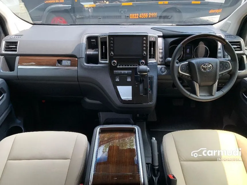 2024 Toyota GranAce G Wagon