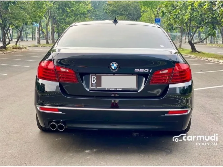 2016 BMW 520i Luxury Sedan