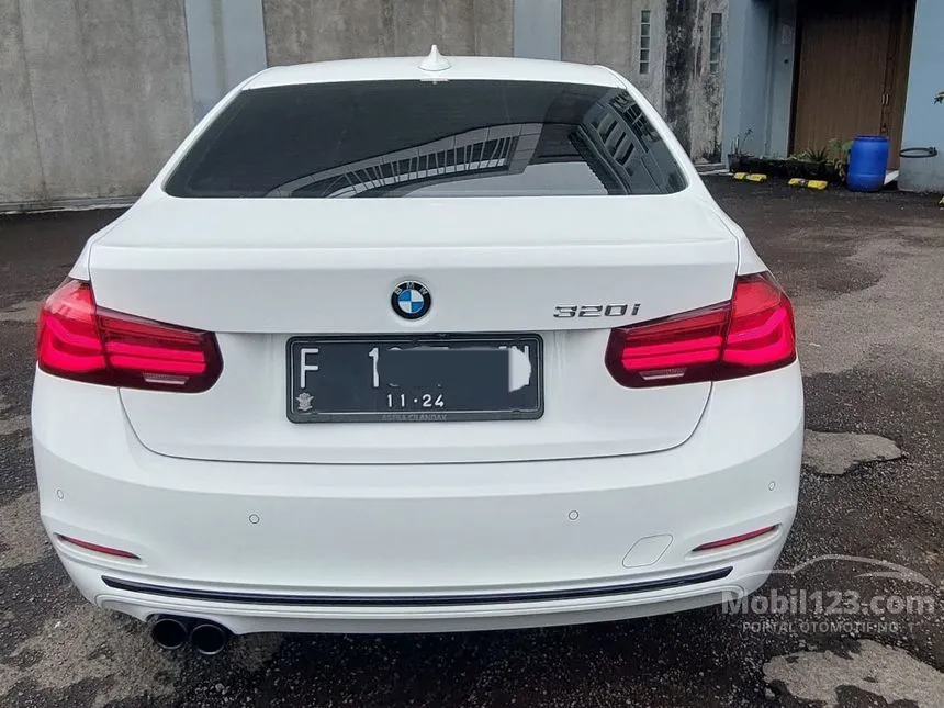 2019 BMW 320i Sport Shadow Edition Sedan