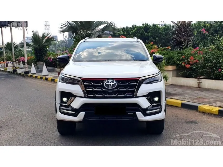 Jual Mobil Toyota Fortuner 2021 TRD 2.4 di DKI Jakarta Automatic SUV Putih Rp 495.000.000
