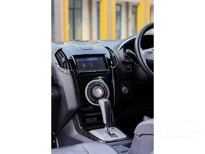 2015 Isuzu MU-X SUV