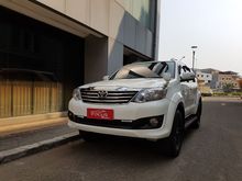 Toyota Fortuner Bensin 2.7 V 4X4 AT 2014 Putih