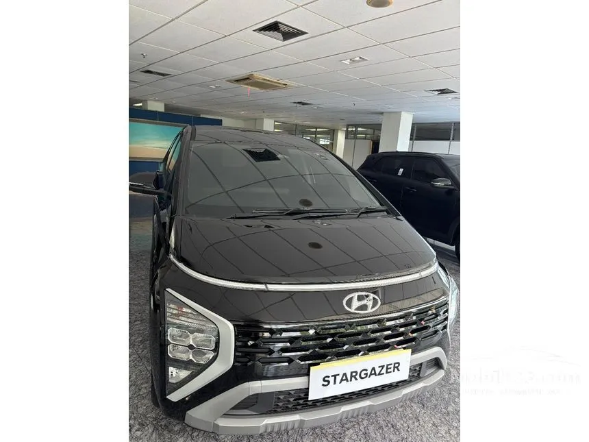 Jual Mobil Hyundai Stargazer 2025 Essential Tech 1.5 di Jawa Barat Automatic MPV Hitam Rp 300.000.000