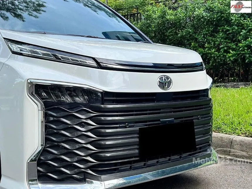 2023 Toyota Voxy (Premium Color) MPV