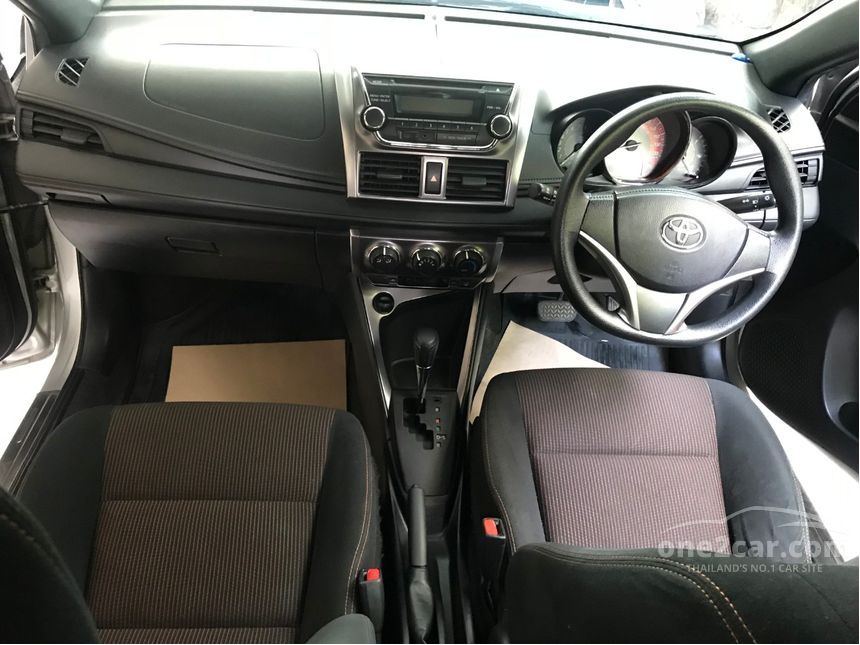 Toyota Yaris 2015 J 1.2 in กรุงเทพและปริมณฑล Automatic Hatchback สีเงิน ...