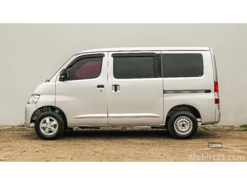 2021 Daihatsu Gran Max Mini Bus D Van