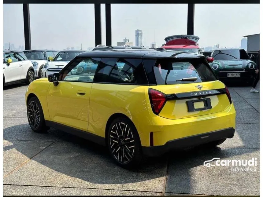 Jual Mobil MINI Cooper 2025 Cooper SE di Jawa Barat Automatic Hatchback Kuning Rp 1.050.000.000