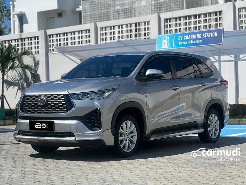 2022 Toyota Kijang Innova Zenix V HV MPV