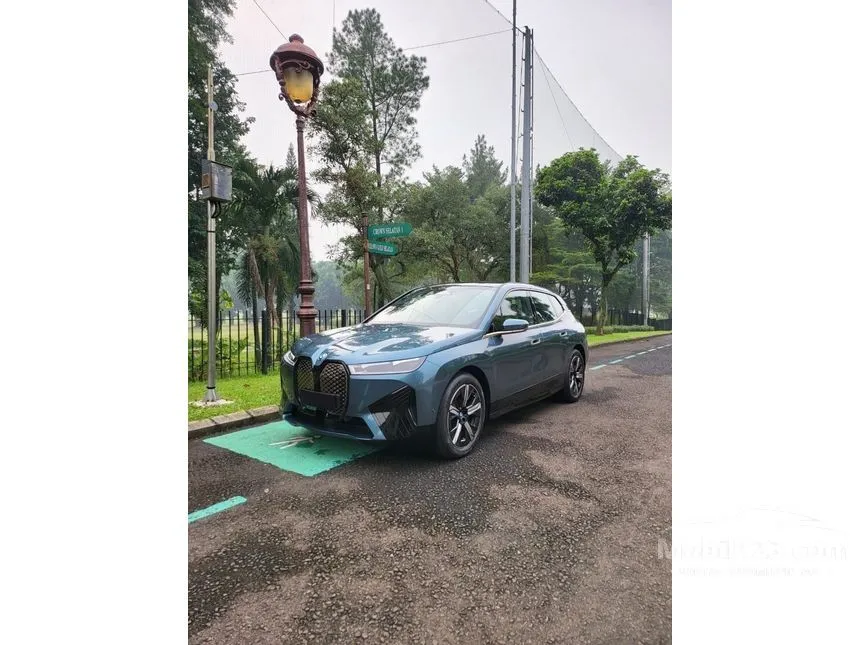 Jual Mobil BMW iX 2023 xDrive40 Sport di DKI Jakarta Automatic SUV Biru Rp 2.750.000.000