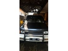 Isuzu Panther hitam putih tahun 1992
