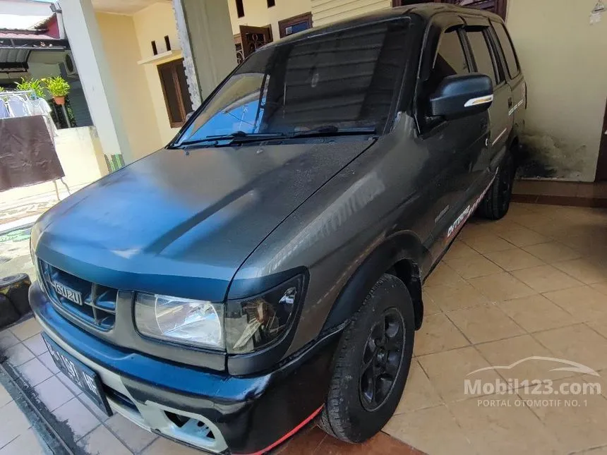 Jual Mobil Isuzu Panther 2001 LS Black Panther 2.5 di Sumatera Utara Manual SUV Abu