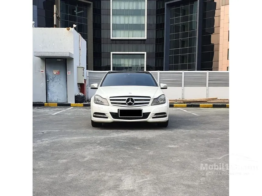 2011 Mercedes-Benz C300 Avantgarde Sedan