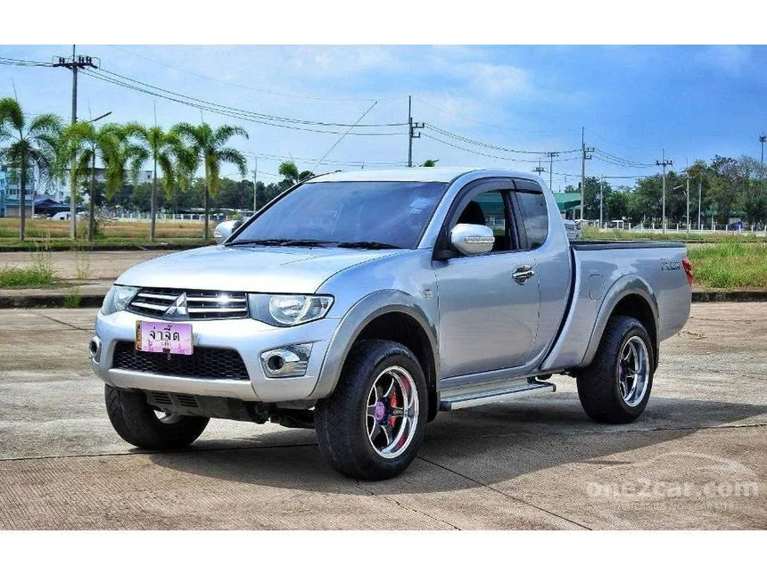 2013 Mitsubishi TRITON GLX Plus Mega Cab Pickup