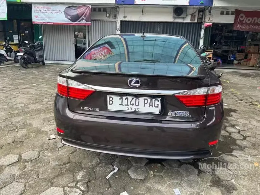 2014 Lexus ES 300h Sedan